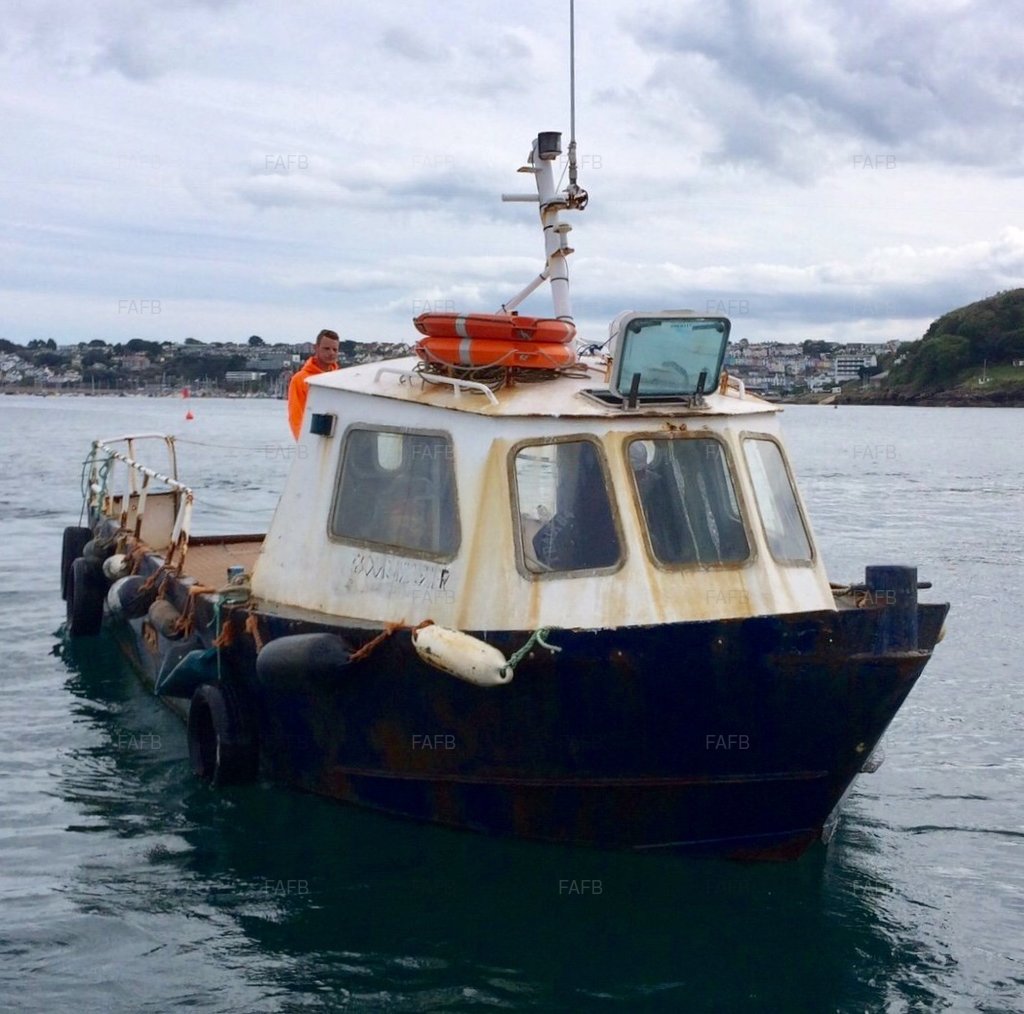 Steel workboat fitted with a good iveco